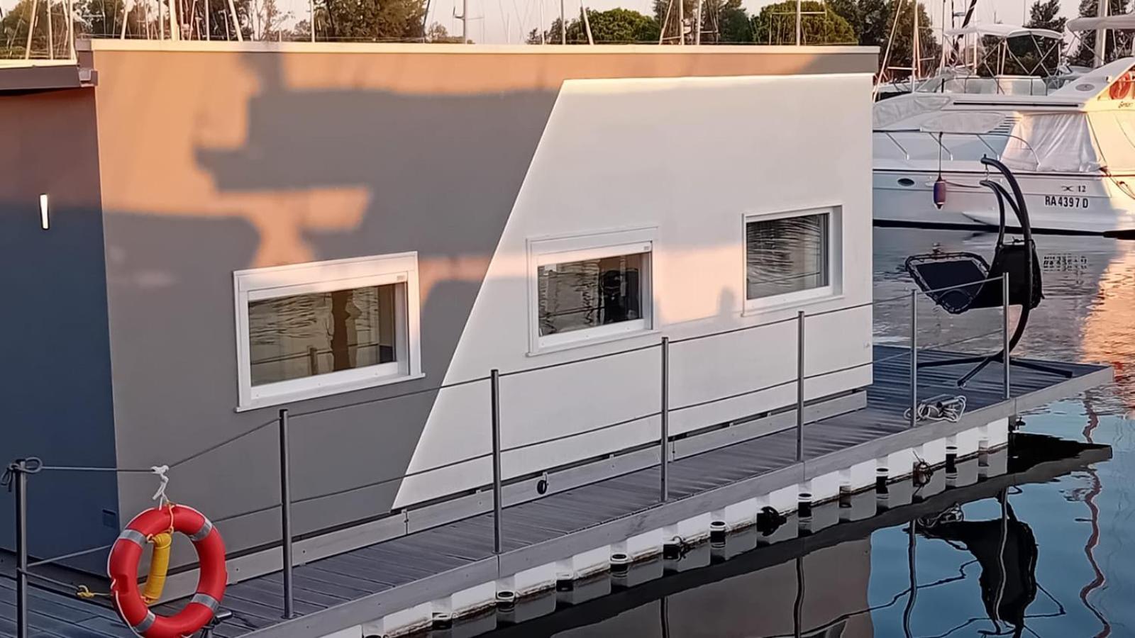 Marina Degli Estensi Floating Resort ليدو ديلي ايستينسي المظهر الخارجي الصورة